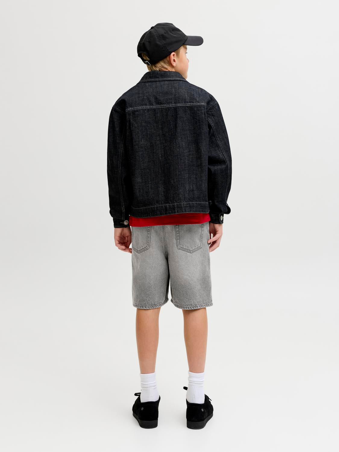model_shot-back